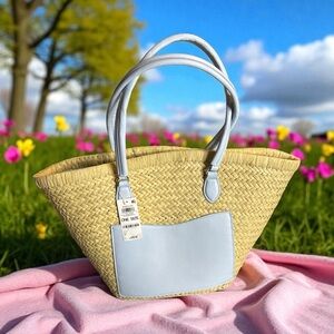 ON 34TH ISABELLAA STRAW MEDIUM DRAWSTRING TOTE NWT